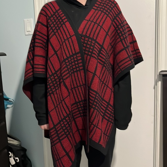 Red and black Knit blanket wrap sweater - Picture 1 of 6